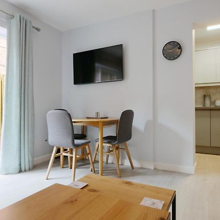 Апартаменти Crewe Short Lets 1 Victoria Court, Крю Екстер'єр фото